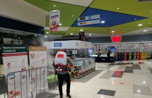 Continúa sanitización de espacios públicos y vehículos