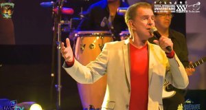 Roberto Jordán hace revivir emociones con su interpretación en el Festival Universitario