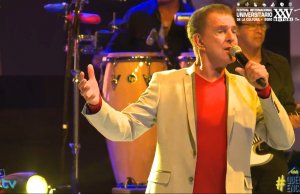 Roberto Jordán hace revivir emociones con su interpretación en el Festival Universitario