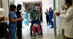 Celebra el personal del Hospital General de Culiacán a cada paciente recuperado de COVID-19