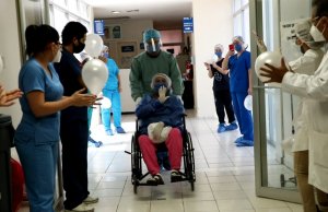 Celebra el personal del Hospital General de Culiacán a cada paciente recuperado de COVID-19