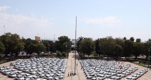 Entrega Quirino 200 taxis a transportistas