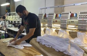 Avanza confección de uniformes escolares gratuitos en Sinaloa