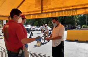 Instalan filtro sanitario en acceso de calle Ángel Flores