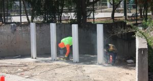 Se colocan barras de contención en Arroyo del Piojo
