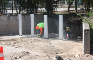 Se colocan barras de contención en Arroyo del Piojo