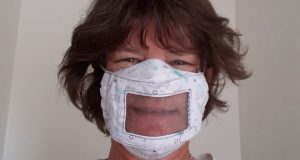 El cubrebocas que permite a los sordos leer los labios