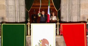 López Obrador da ‘El Grito’ frente a un Zócalo vacío