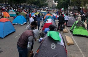 ‘Frena’ en plantón contra AMLO extendido hasta Reforma