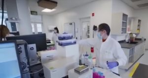 Segunda voluntaria de la vacuna AstraZeneca presenta enfermedad neurológica