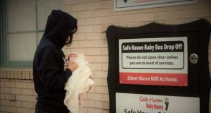 Bruselas instaló su primer buzón para bebés no deseados, para que no corran peligro