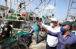Quirino sostiene encuentro con pescadores de altamar