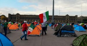 FRENA instala plantón en el Zócalo y claman renuncia de AMLO