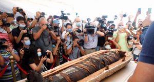 En Egipto hallan 59 sarcófagos, con sus momias intactas