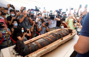 En Egipto hallan 59 sarcófagos, con sus momias intactas