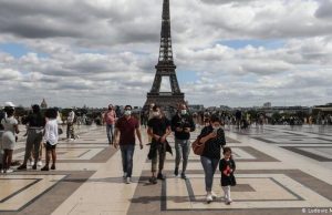 París decreta alerta máxima por rebrote de COVID-19