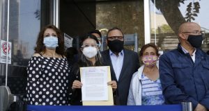 Padres de niños con cáncer, denuncian a AMLO por dar recursos de Salud a rifa del avión