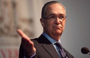 Salinas Pliego da positivo a COVID-19 y ahora hace home office