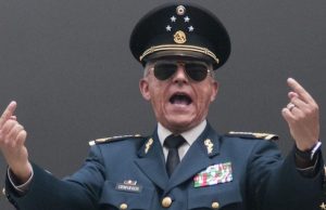 Imputan 5 cargos relativos a narcotráfico al general Cienfuegos; audiencia será esta tarde