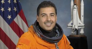 Netflix producirá “A Million Miles Away”, la película del astronauta José Hernández