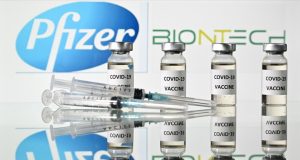 Reino Unido aprueba vacuna de Pfizer contra COVID-19; iniciará aplicación la próxima semana
