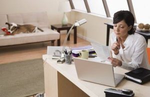 ¿Haces ‘home office’? La empresa deberá pagarte PC, internet y luz