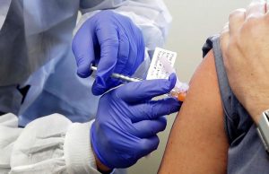 Enfermero de California da positivo a Covid, una semana después de recibir vacuna