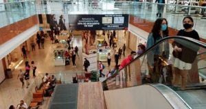 Evitar compras innecesarias y no abusar de tarjetas de crédito, recomendaciones para sortear la cuesta de enero