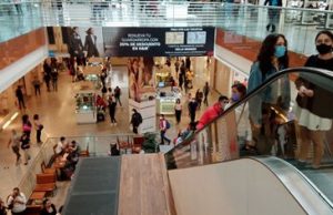 Evitar compras innecesarias y no abusar de tarjetas de crédito, recomendaciones para sortear la cuesta de enero