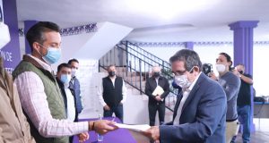 Se registra Cuén Ojeda como precandidato a gobernador por el PAS