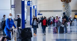 Desde mañana, EU exigirá pruebas de COVID-19 a quienes ingresen al país