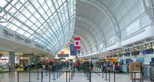 Canadá suspende vuelos a México y el Caribe hasta el 30 de abril; viajeros serán puestos en cuarentena