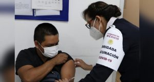 La vacuna contra el Covid-19 es segura, afirma el Secretario de Salud