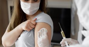 Vacunas COVID-19: ¿Qué hay de los efectos secundarios?