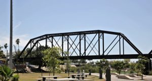 Anuncian iluminación del Puente Negro de Culiacán