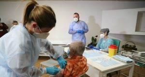 4 razones por las que se desarrolló tan rápido la vacuna contra el COVID-19