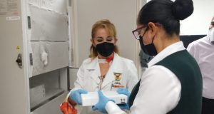 Entrega la UAS 4 mil 500 vacunas que tenía bajo resguardo para aplicarlas al personal de salud
