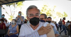 Vacunan a Rocha Moya contra el Covid-19; al candidato le tocó turno en Culiacán