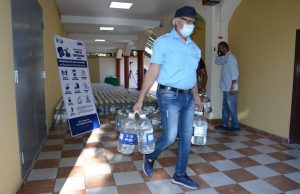 Entrega la UAS más de 14 mil litros de gel alcoholado a unidades académicas y organizacionales