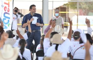 Mario Zamora visita su tierra y escucha el lamento de la gente