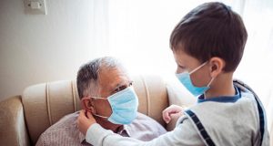 3 razones por las que aún necesitas usar cubrebocas luego de vacunarte