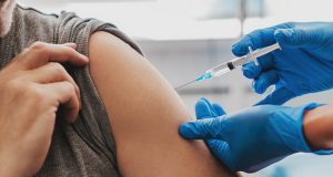 La primera semana de mayo arrancará la vacunación para personas de 50 a 59 años; abren pre-registro