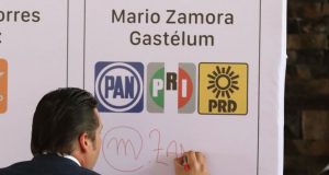 Mario Zamora firma Pacto por la Primera Infancia