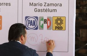 Mario Zamora firma Pacto por la Primera Infancia