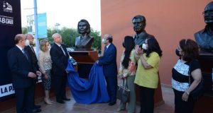 Devela UAS busto de Norma Corona en la Rotonda de los Universitarios Ilustres