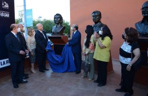 Devela UAS busto de Norma Corona en la Rotonda de los Universitarios Ilustres
