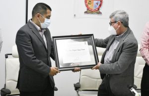 Otorgan reconocimiento a la labor del Dr. Luis Rafael López Ocaña