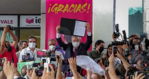 Recibe Rubén Rocha Moya constancia de gobernador electo de Sinaloa