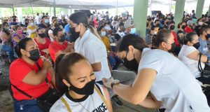 Aplican vacuna “100 mil” en macrocentro del ejército mexicano