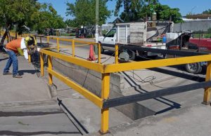 Concluye reparación del barandal en canal pluvial de Alturas del Sur